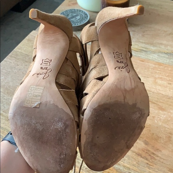 Joie heels - Picture 5 of 8